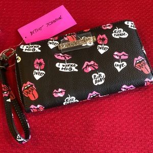 NWT Betsey Wallet w removable strap